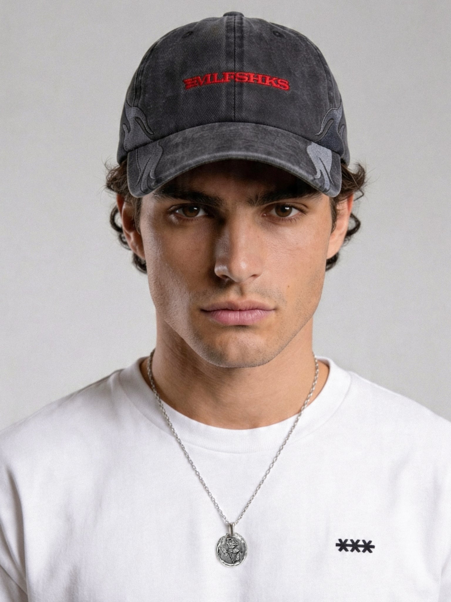 THE SILVER ROSE 🐉🌹