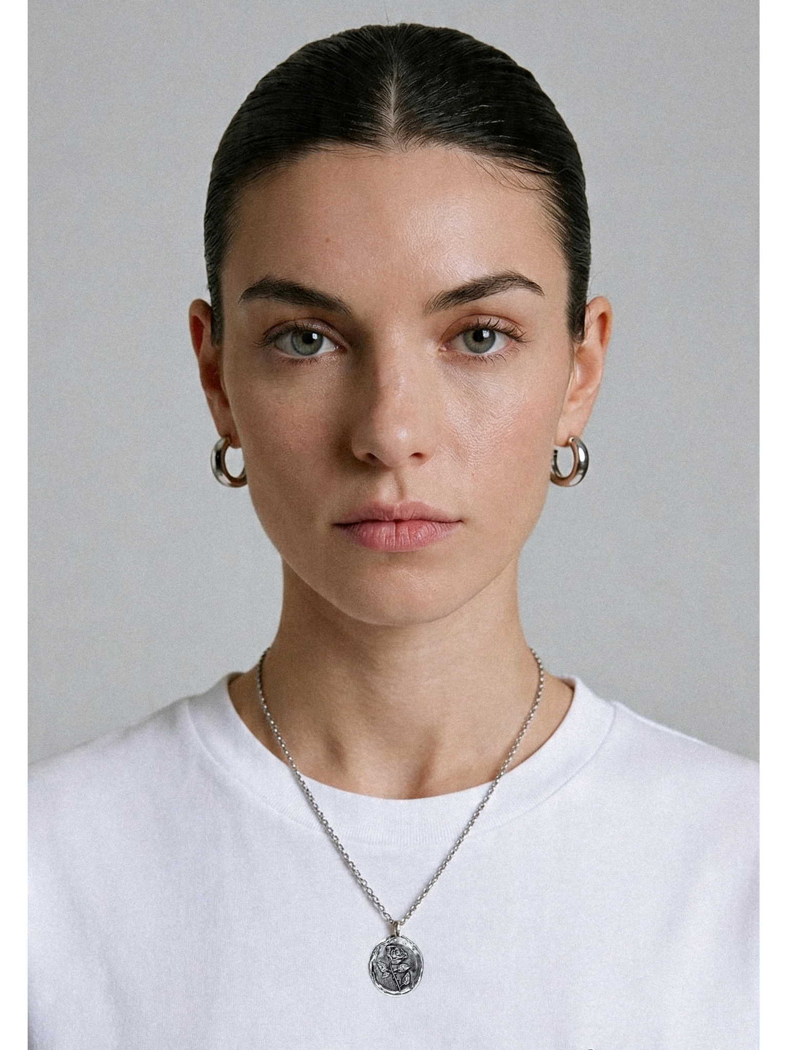 THE SILVER ROSE 🐉🌹