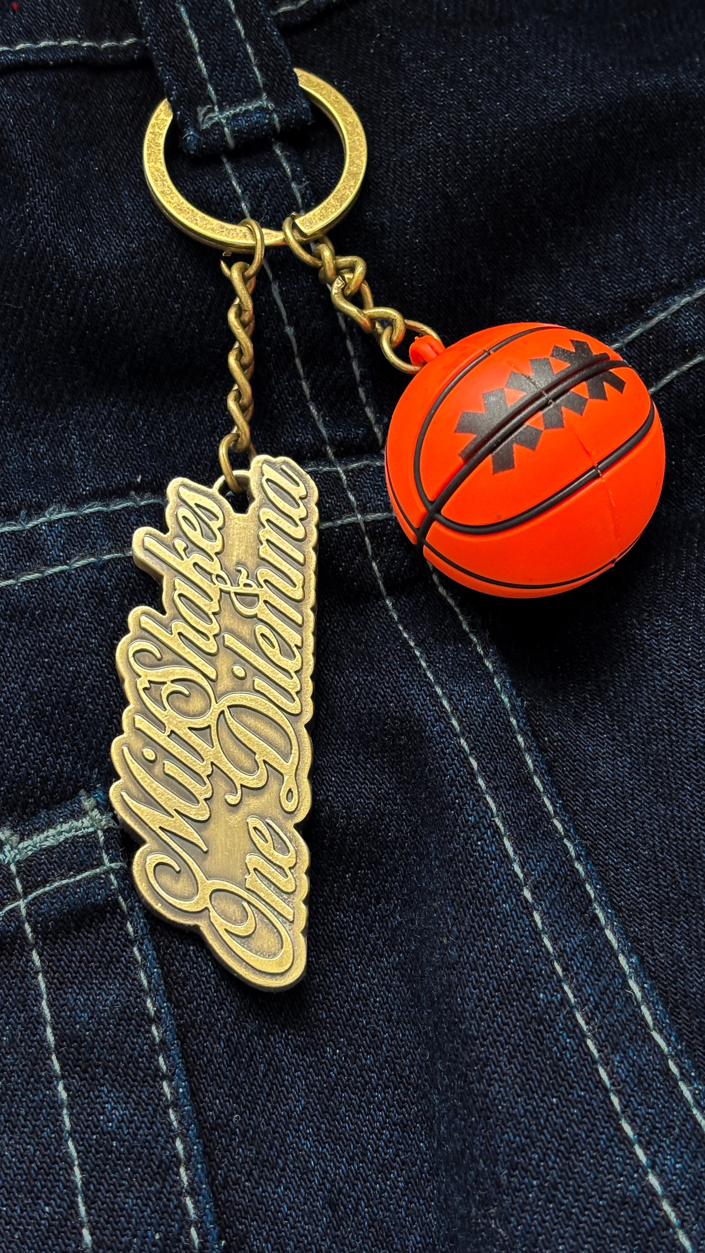BASKET KEYRING