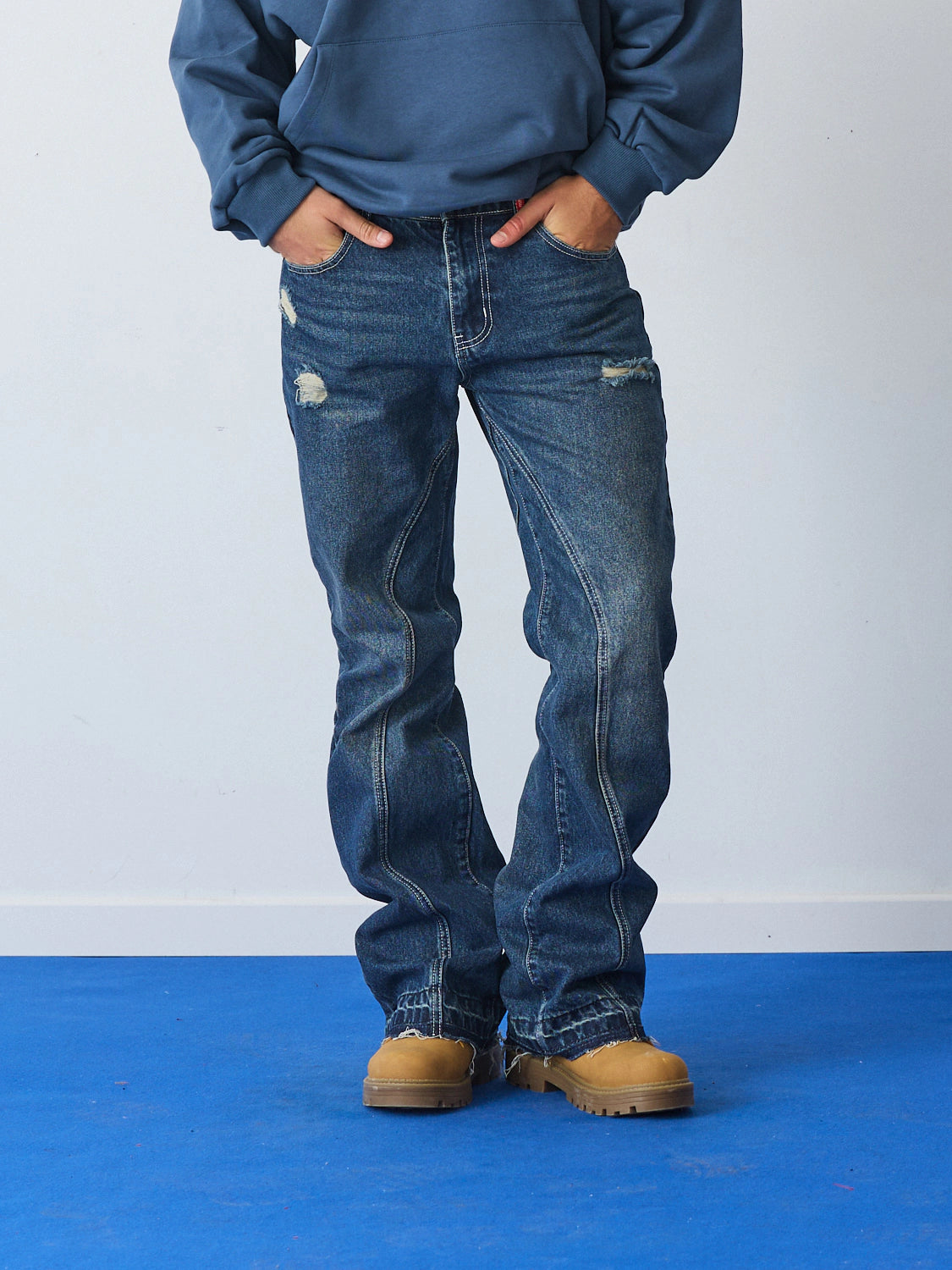 Washed knees denim