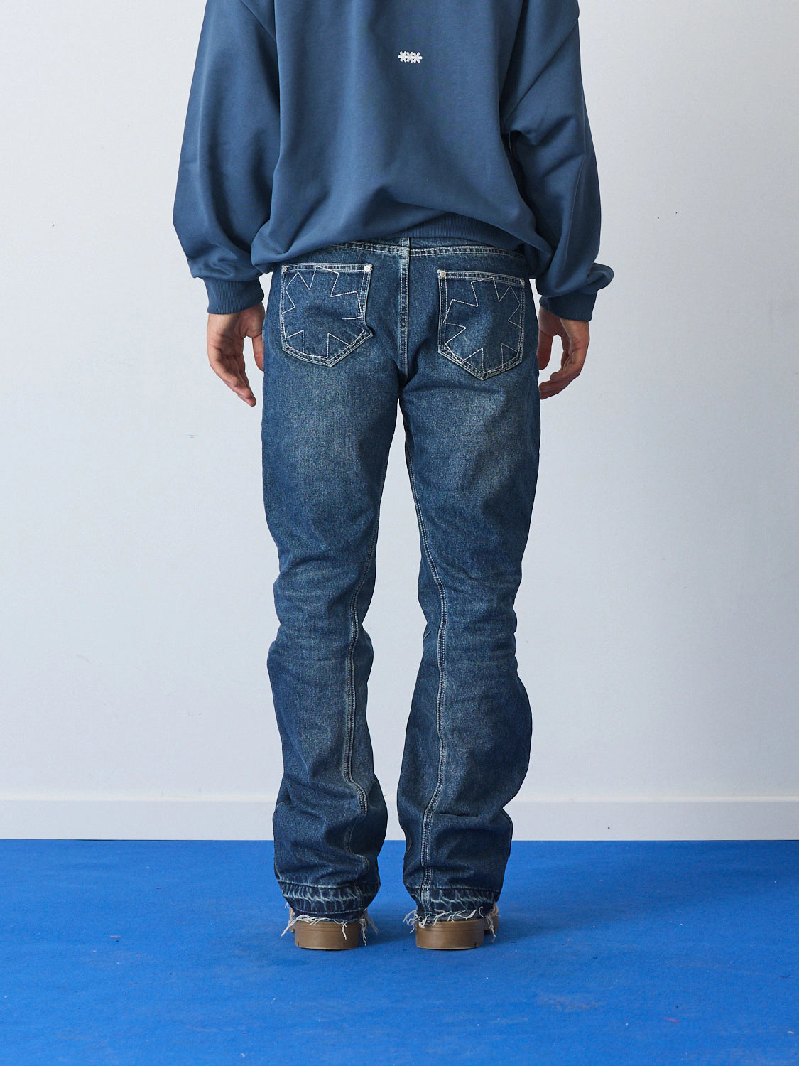 Washed knees denim